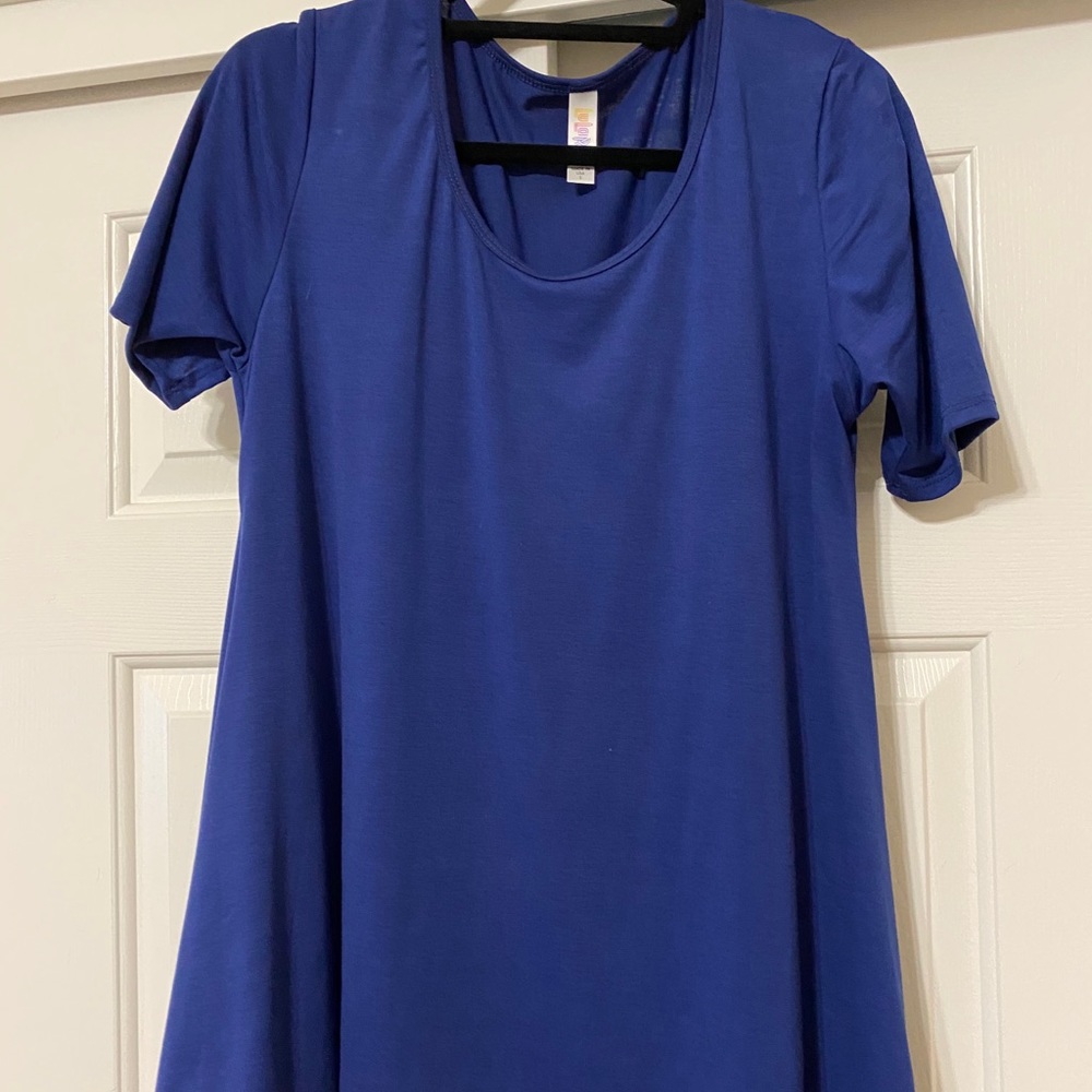 Lularoe Perfect T (swing shape w/ side slit) (EUC)